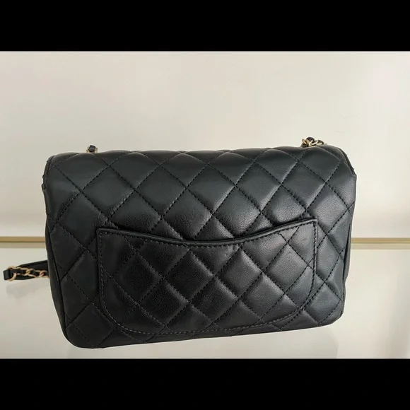 🦄 Authentic GORGEOUS CHANEL
Lambskin Quilted Camellia Flap Black - Picture 7 of 12